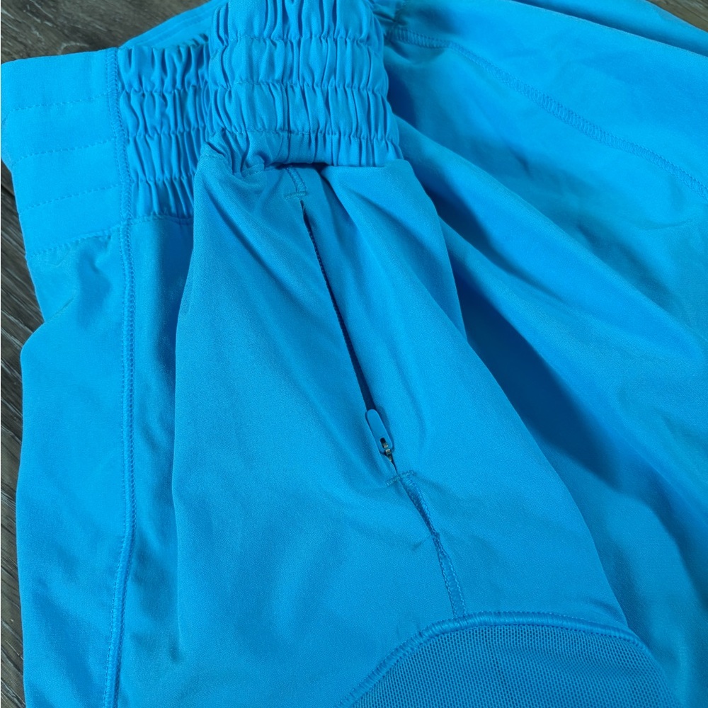 Lululemon Hotty Hot High Rise Shorts 2.5 Inch NWOT - Picture 4 of 11